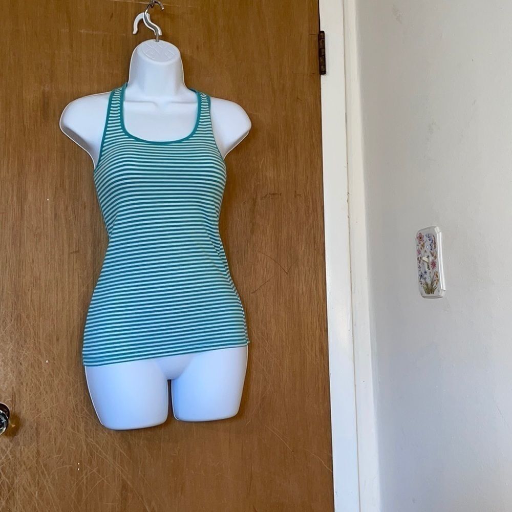 Old Navy tank top! EUC! Size S/P/P! Comfy! Aqua! Great for any occasion!